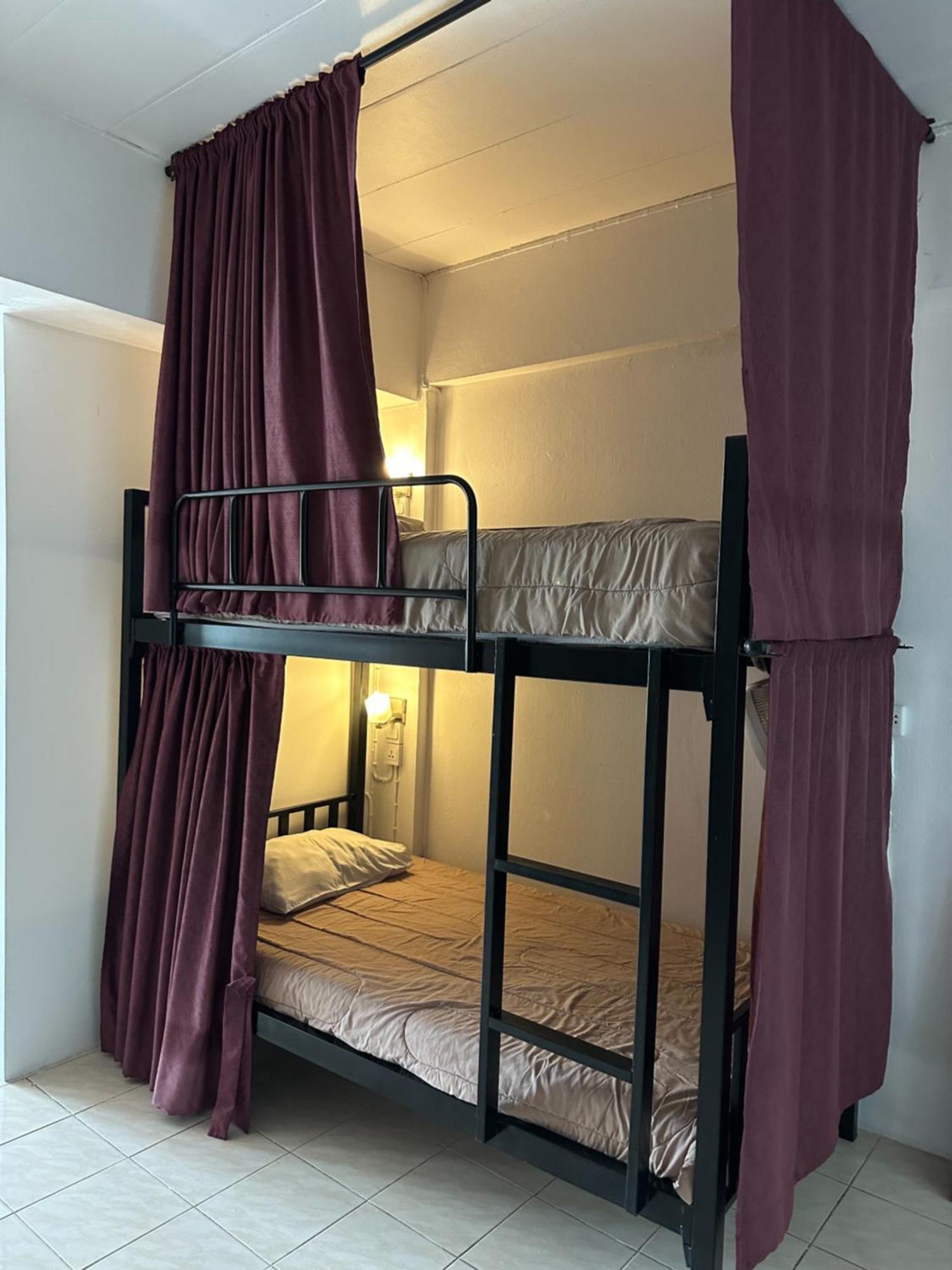 The Backpackers & Bar Hostal *