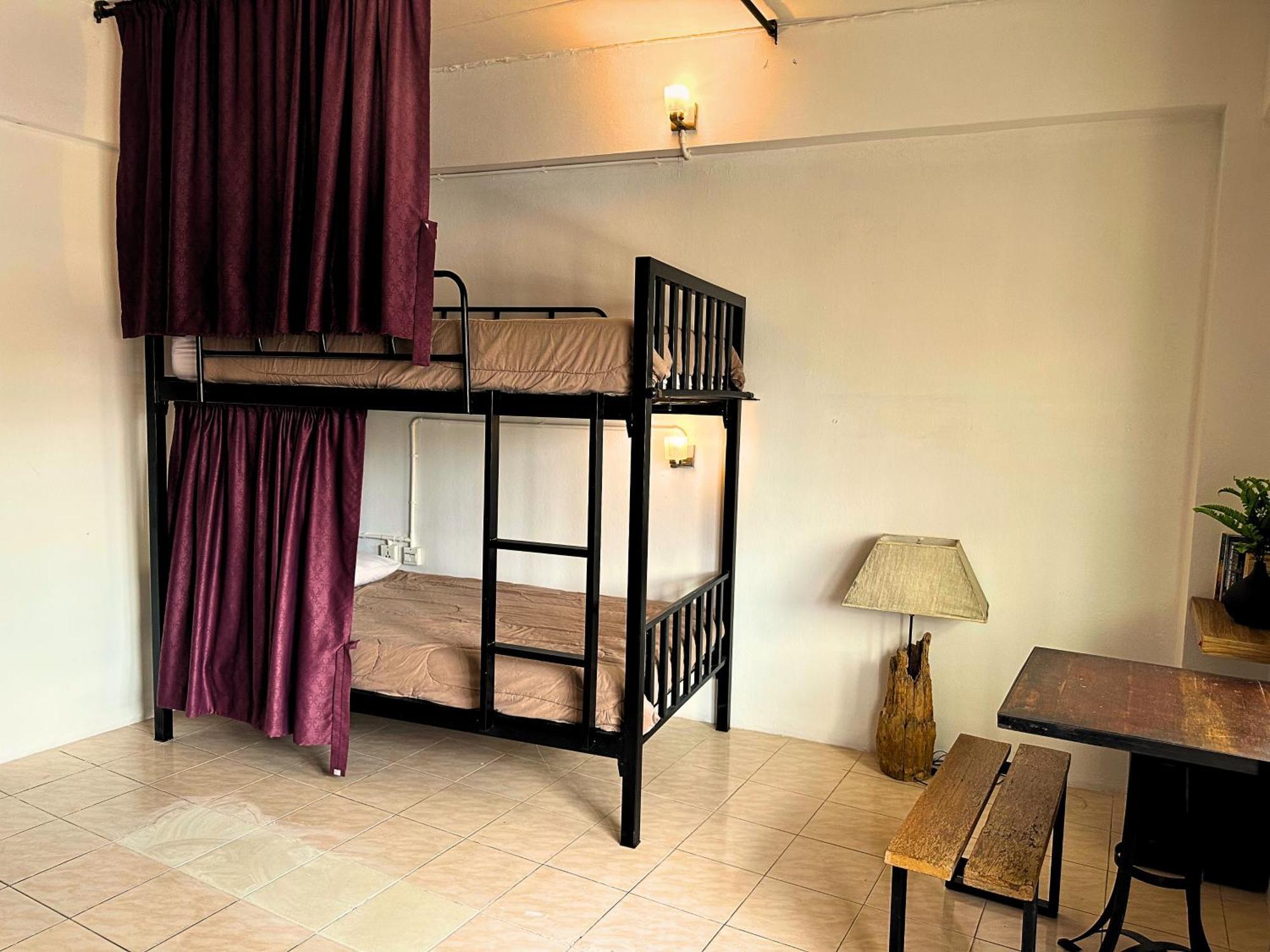 The Backpackers & Bar Hostal *